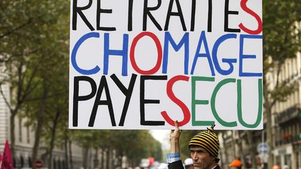 En 2010, des milliers de personnes ont défilé partout en France contre le projet de reforme des retraites, comme ici à Paris le 23 septembre.&nbsp;Malgré cette mobilisation, la loi a été publiée au Journal officiel en novembre 2010. (MAXPPP)