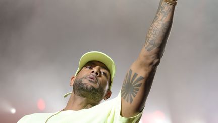 Booba arrive sur la scène principale avec 45 minutes de retard pour clôturer la journée. 40000 personnes attendaient de pied ferme pendant l'instalation de son impressionant dispositif scénique. (JULES BOUDIER                       )