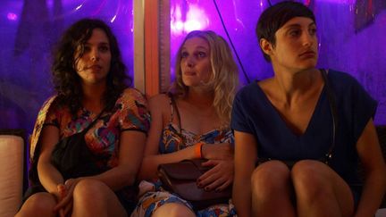 Sophie, Camille et Carole : trois copines en manque d'amour... mais pas d'humour !
 (Ad Vitam)