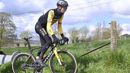 Christophe Laporte en reconnaissance sur les pavés du Tour des Flandres, le 31 mars 2022 en Belgique. (DIRK WAEM / BELGA MAG via AFP)