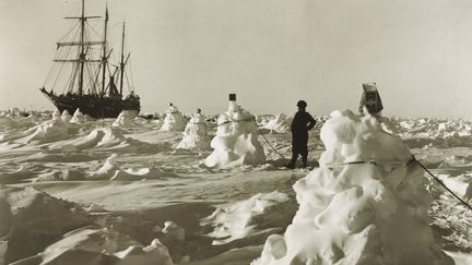 Le navire Endurance pris dans les glaces dans l'Antarctique, en aôut 1915. (GETTY IMAGES)