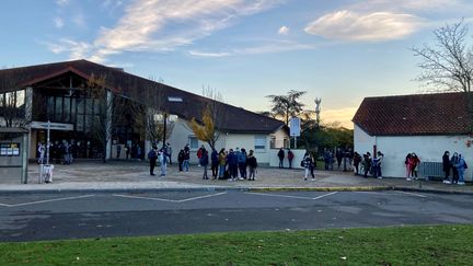 Les élèves du collège de Samuel Paty ont fait leur rentrée mardi 3 novembre. (VICTORIA KOUSSA / RADIOFRANCE)