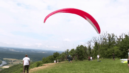 Santé : du parapente pour les enfants et adultes atteints d’un cancer (France 3)