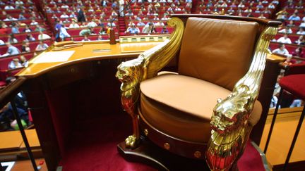 Le "perchoir", fauteuil du pr&eacute;sident&nbsp;de l'Assembl&eacute;e nationale, suscite les convoitises parmi les socialistes. (THOMAS COEX / AFP)