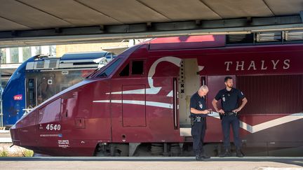 Le Thalys sur lequel a été déjoué l'attentat, en gare d'Arras, le 22 août 2015. (PHILIPPE HUGUEN / AFP)