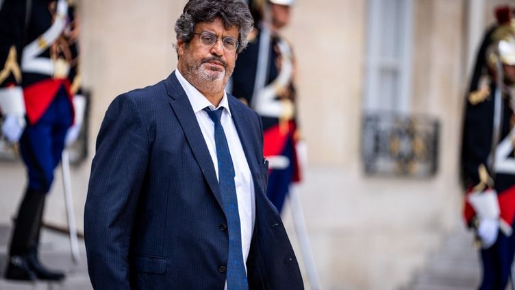 Le député LR Meyer Habib sortant de l'Elysée, à Paris, le 1er septembre 2022. (XOSE BOUZAS / HANS LUCAS / AFP)