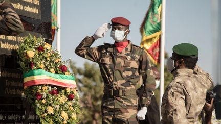 Le président de transition malien, Assimi Goïta, lors d'une cérémonie à Kati, le 20 janvier 2022. (FLORENT VERGNES / AFP)