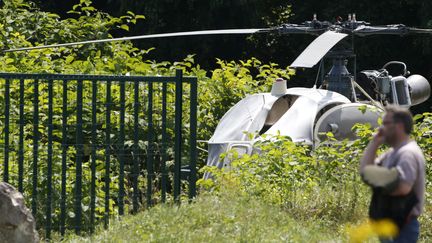 L'hélicoptère utilisé pour l'évasion de Redoine Faïd a été retrouvé brûlé à Gonesse (Val-d'Oise) (GEOFFROY VAN DER HASSELT / AFP)