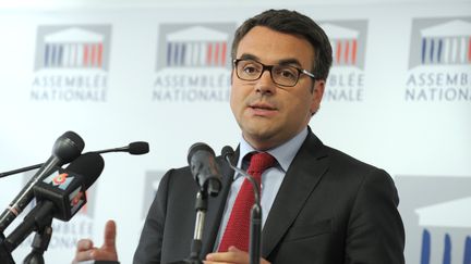 Thomas Th&eacute;venoud, d&eacute;put&eacute; de Sa&ocirc;ne-et-Loire, lors d'une conf&eacute;rence de presse &agrave; l'Assembl&eacute;e nationale,&nbsp;&agrave; Paris, le 24 avril 2014. (ERIC PIERMONT / AFP)