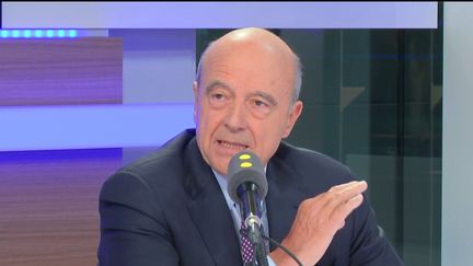 Juppé dénonce "l'hystérie déraisonnable" sur l'islam et tacle Sarkozy