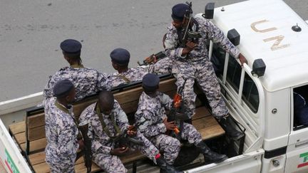 La police burundaise patrouillant dans les rues de Bujumbura, le 18 février 2017. (Stringer/AFP)