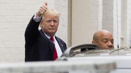 Le candidat à l'investiture républicaine&nbsp;Donald Trump vient rencontrer le président de la Chambre des représentants, Paul Ryan, à Washington, le 12 mai 2016. (CHRIS KLEPONIS / DPA / AFP)