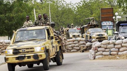 &nbsp; (Une patrouille militaire dans les rues de Maiduguri, au Nigeria © Maxppp)