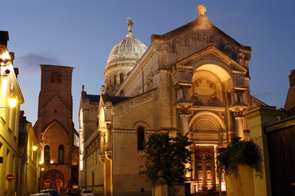 &nbsp; (Basilique Saint-Martin © touraineloirevalley.com)