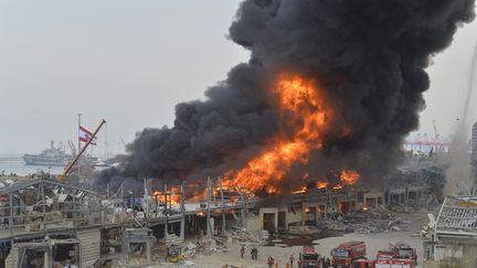 Un&nbsp;important incendie&nbsp;a frappé le&nbsp;port de Beyrouth, le 10 septembre 2020 (HOUSSAM SHBARO / ANADOLU AGENCY / AFP)