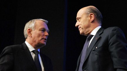 Jean-Marc Ayrault et Alain Jupp&eacute;, lors d'un d&eacute;bat organis&eacute; par "Le Nouvel Observateur", le 20 janvier 2012 &agrave; Nantes. (SEBASTIEN SALOM-GOMIS / SIPA)