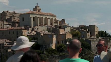 Vaucluse : des villages pris d'assaut par des milliers de touristes