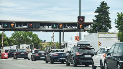 Selon Vincent Delahaye, les autoroutes rapportent "beaucoup" aux sociétés qui les exploitent. Photo d'illustration. (JEAN-LUC FLEMAL / MAXPPP)