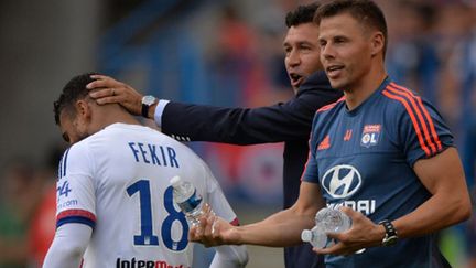 Nabil Fekir félicité par Hubert Fournier, une scène qu'on ne reverra pas sur les terrains de L1 en 2015