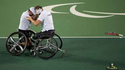 Stéphane Houdet et Nicolas Peifer après leur titre paralympique de tennis en fauteuil à Rio.  (AL TIELEMANS FOR OIS/IOC / OIS/IOC)