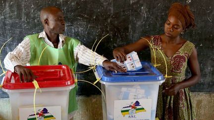 Election dans une école le 30 décembre 2015 à Bangui, en Centrafrique. (HERVE CYRIAQUE SEREFIO / ANADOLU AGENCY/AFP)