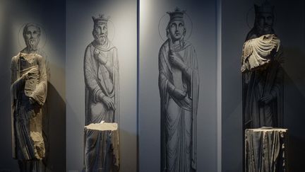 Statues de la cathédrale Notre-Dame de Paris à l'exposition "Faire parler les pierres", au Musée de Cluny, Musée national du Moyen Âge, à Paris, le 18 novembre 2024. (DIMITAR DILKOFF / AFP)