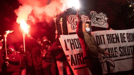 Des participants à une manifestation antifasciste à Nantes, le 21 janvier 2022. (ESTELLE RUIZ / HANS LUCAS / AFP)