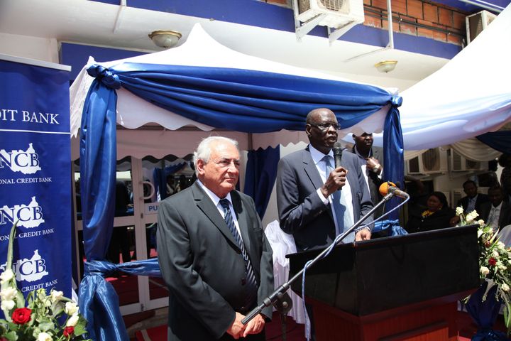 Dominique Strauss-Kahn à Djouba (Sud-Soudan) pour l'inauguration de la Credit National Bank, le 14 mai 2013 (BOL MANAS / AFP)