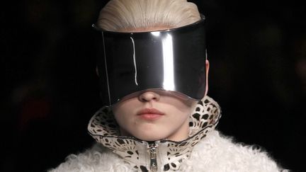 D&eacute;fil&eacute; Alexander McQueen &agrave; Paris, le 6 mars 2012. (FRANCOIS GUILLOT / AFP)