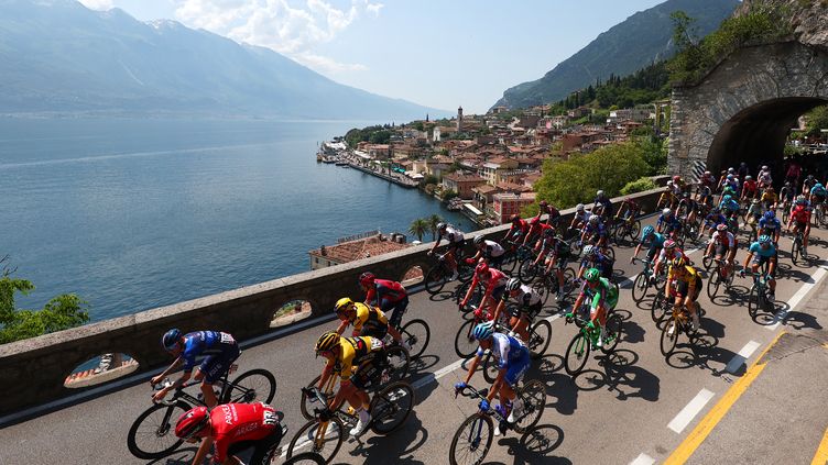 The peloton regrouped during the 16th stage of the Giro, May 23, 2023. (LUCA BETTINI / AFP)