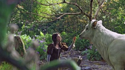 Kristen Stewart et le Grand cerf blanc dans &quot;Blanche Neige et le chasseur&quot; de Rupert Sanders
 (Universal Pictures International France)