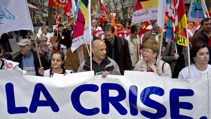 Des manifestants lors de la journ&eacute;e nationale de mobilisation contre l'aust&eacute;rit&eacute;, le 11 octobre 2011 &agrave; Lyon (Rh&ocirc;ne). (JEAN-PHILIPPE KSIAZEK / AFP)