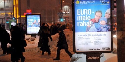 Dans les rues de Tallinn au moment de l'introduction de l'euro (28-12-2010) (AFP - RAIGO PAJULA)