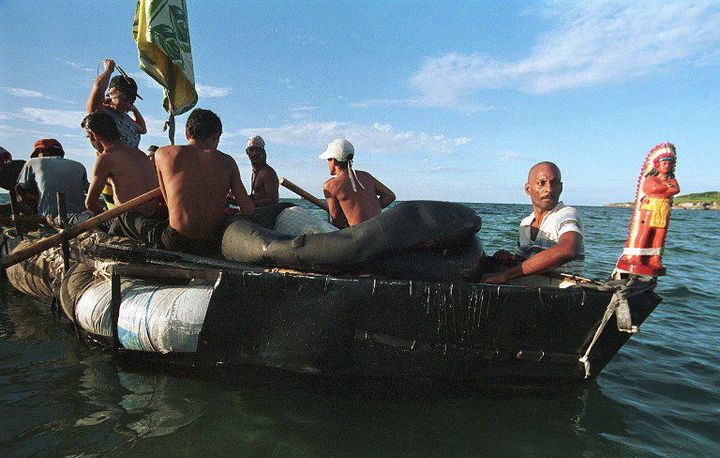 Des Cubains tentant de joindre la Floride en 1994 (ADALBERTO ROQUE / AFP )