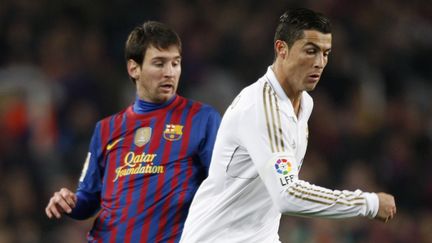 Le FC Barcelone de Lionel Messi et le Real de Cristiano Ronaldo seraient de tr&egrave;s mauvais tirages pour l'OM. (ALBERT GEA / REUTERS)