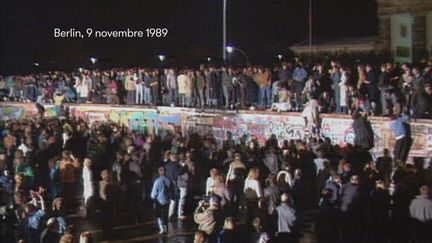 Capture du film de la réalisatrice Géraldine Schwarz, sur la chute du mur de Berlin, le 9 novembre 1989. (GERALDINE SCHWARZ / FRANCE 5)