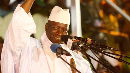 L'ancien président gambien, Yahya Jammeh (aujourd'hui en exil)&nbsp;lors de la campagne pour sa réélection,&nbsp;à Banjul, le 29 novembre 2016, avant son échec au scrutin. (THIERRY GOUEGNON / REUTERS)