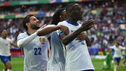 Randal Kolo Muani célèbre son but contre la Belgique, le 1er juillet 2024 à Dusseldorf (Allemagne). (OZAN KOSE / AFP)