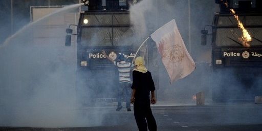 Bahrein, le 24 avril 2012. Des heurts sont quasi quotidiens entre jeunes et forces de l'ordre. Ici, à Jidhafs. (AFP PHOTO/STR)