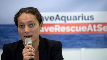 Sophie Beau, cofondatrice et directrice générale de SOS Méditerranée, lors d'une conférence de presse le 5 octobre 2018, à Marseille.&nbsp; (CHRISTOPHE SIMON / AFP)