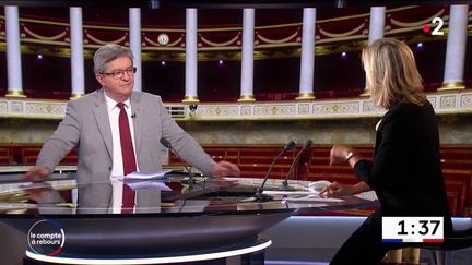 Jean-Luc Mélenchon est interviewé dans l'émission "Le compte à rebours" à la fin du "20 heures" de France 2, le 13 juin 2022. (FRANCE 2)