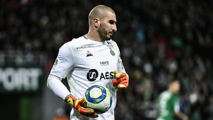 Stéphane Ruffier, gardien de l'AS Saint-Etienne,&nbsp;lors d'un match des Verts contre Montpellier, le 4 novembre 2019. (JEFF PACHOUD / AFP)