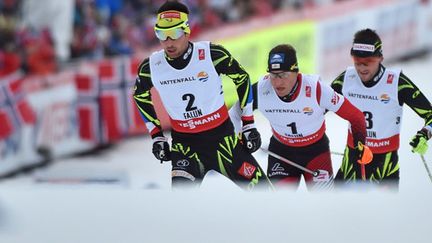 Les deux Français Jason Lamy-Chappuis et François Braud encerclent l'Autrichien Bernhard Gruber