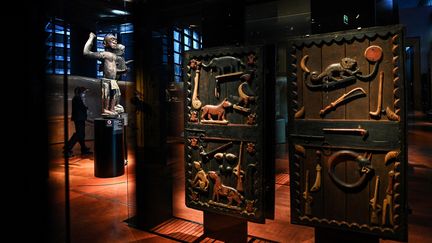 Les trésors royaux d'Abomey présentés au musée du quai Branly à Paris, en septembre 2021&nbsp; (CHRISTOPHE ARCHAMBAULT / AFP)