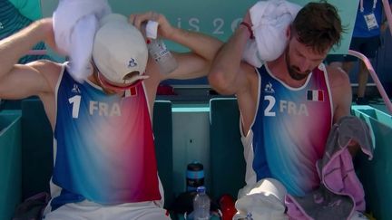 La canicule est un défi pour tous pendant les Jeux olympiques de Paris. Sur le site du beach volley et le champ de mars, tout est fait pour éviter l’insolation. (France 2)