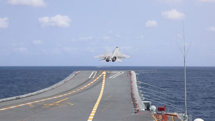 Un avion de combat de l'armée chinoise durant les manœuvres autour de Taïwan, le 10 avril 2023. (AN NI / AFP)