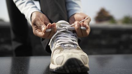 Les policiers belges ont d&eacute;couvert des passe-partout pour ouvrir les menottes plac&eacute;s au bout des lacets. (BLUE JEAN IMAGES / GETTY IMAGES)