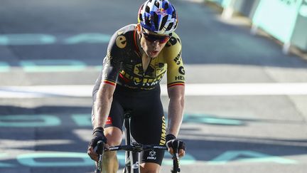 Le Belge Wout van Aert (Jumbo-Visma) sur les routes du Tour de France, le 16 juillet 2023. (DAVID PINTENS / AFP)