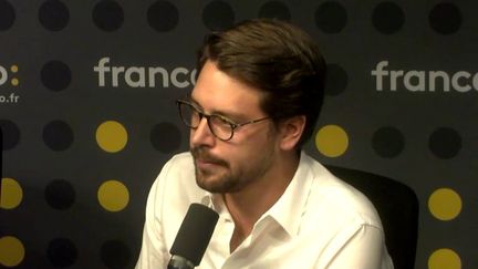 Benjamin Lucas, président du Mouvement des jeunes socialistes (MJS), était l'invité de L'interview J-1, mercredi 1er novembre sur franceinfo. (FRANCEINFO / RADIOFRANCE)