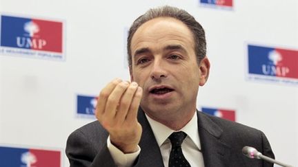 Jean-François Copé lors du point presse à l'issue du bureau politique hebdomadaire de l'UMP, le 24 novembre 2010. (AFP - Jacques Demarthon)